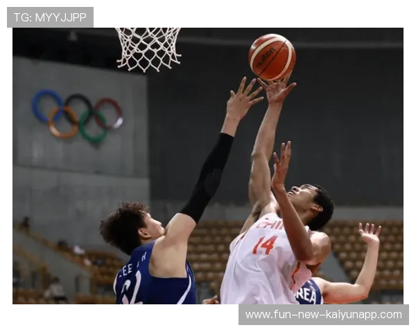 CBA 球员突破封锁后的上篮成经典镜头