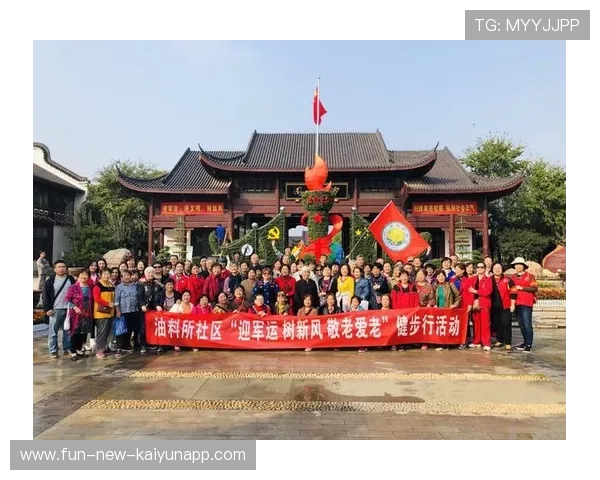举重社区推广活动激发中老年群体关注力量训练，社区老人锻炼